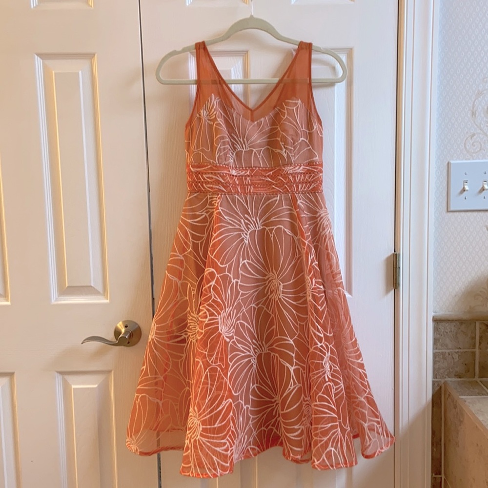 Stunning spring dress.